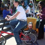 4-H demonstrates bicycle power to make a smoothie