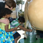 Secretary Ross joins children experiencing Buttercup the robotic milking cow
