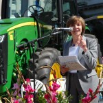Secretary Ross reminding the audience where California ranks in agriculture.