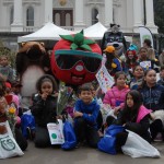 The California Fresh mascot poses with kids on Ag Day